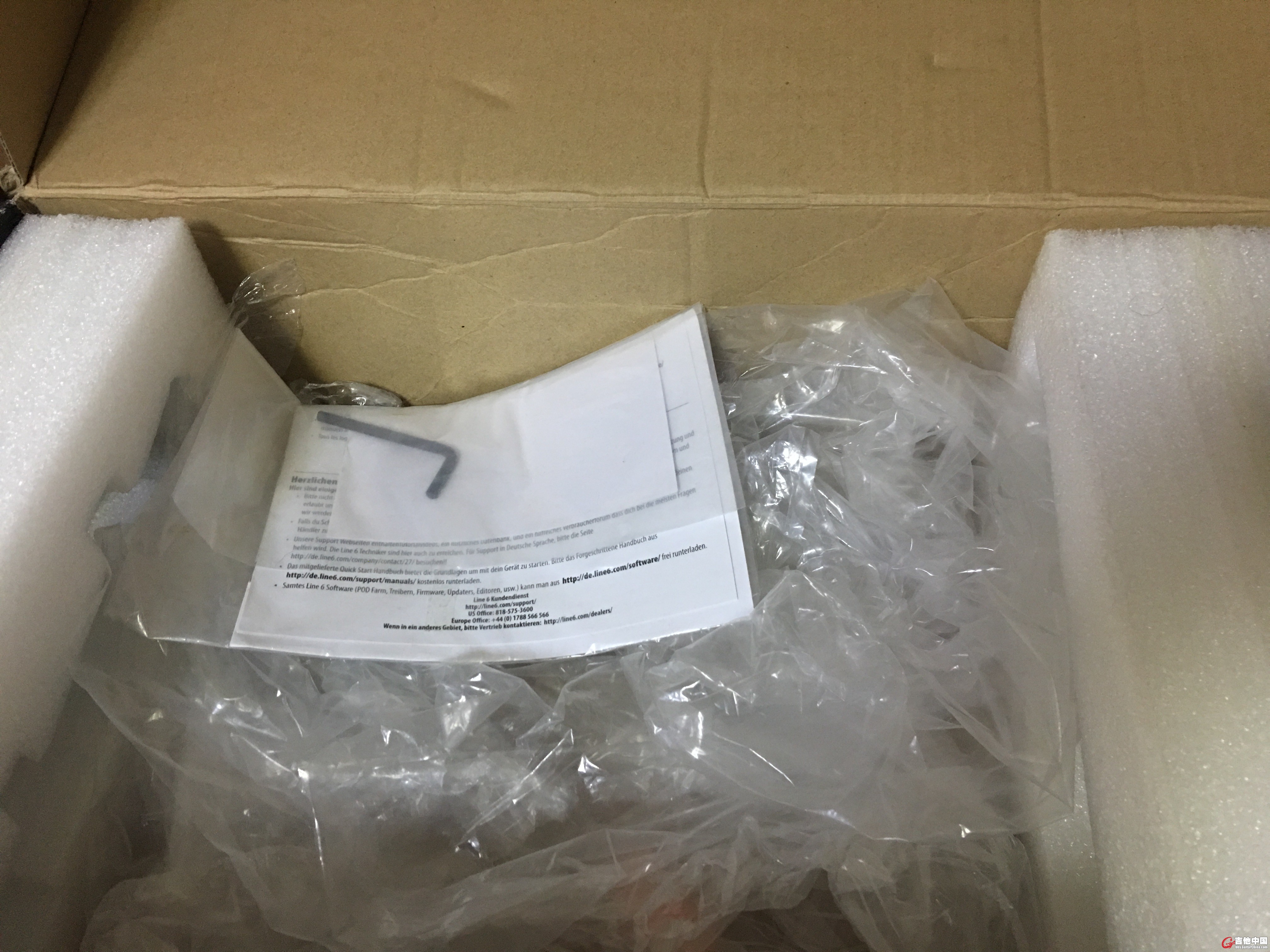 包装盒内部