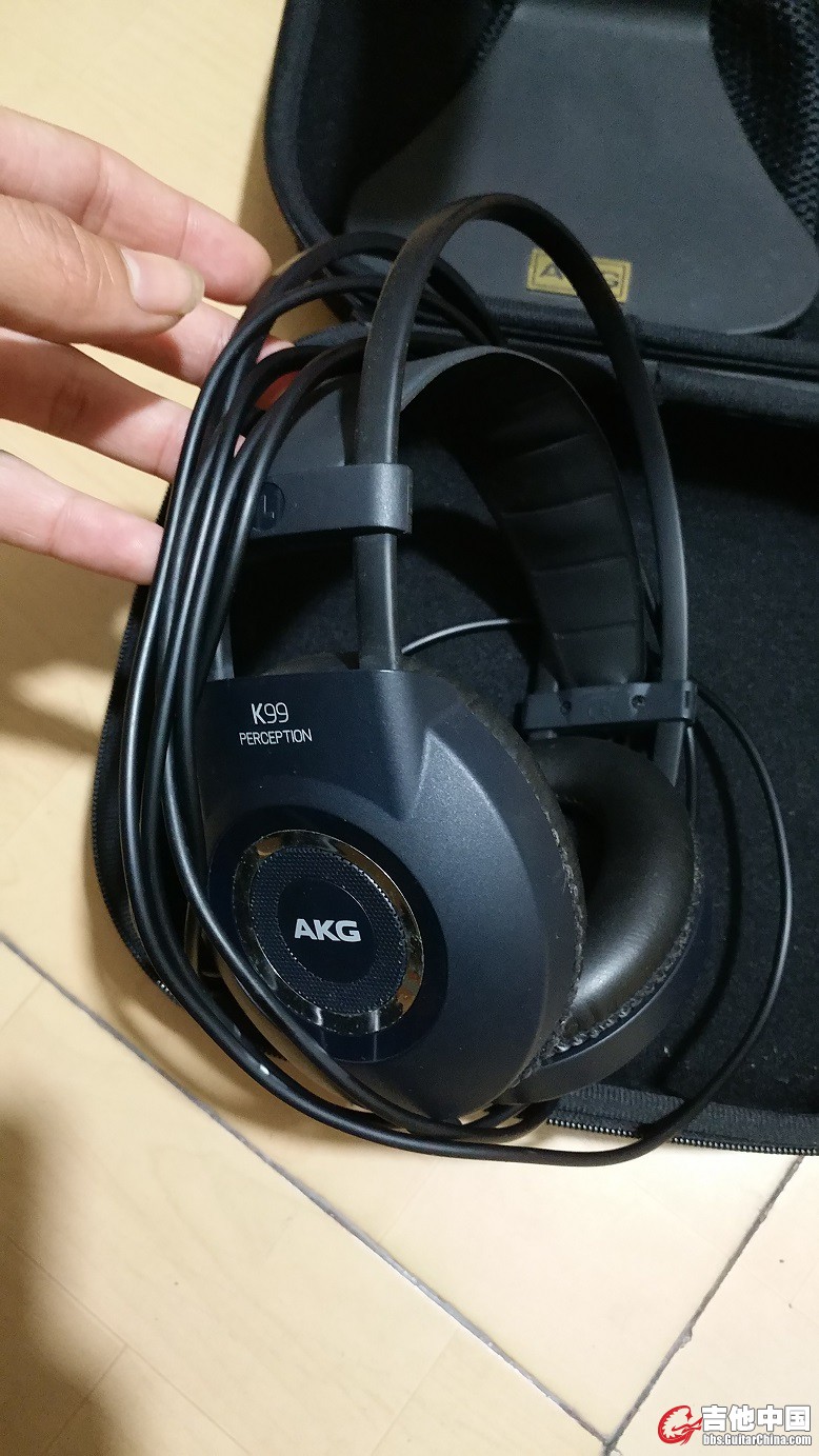 AKG K99