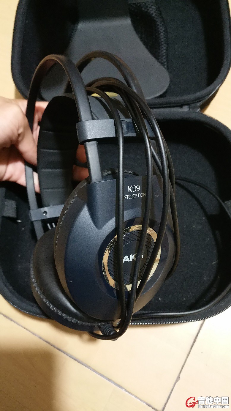 AKG K99
