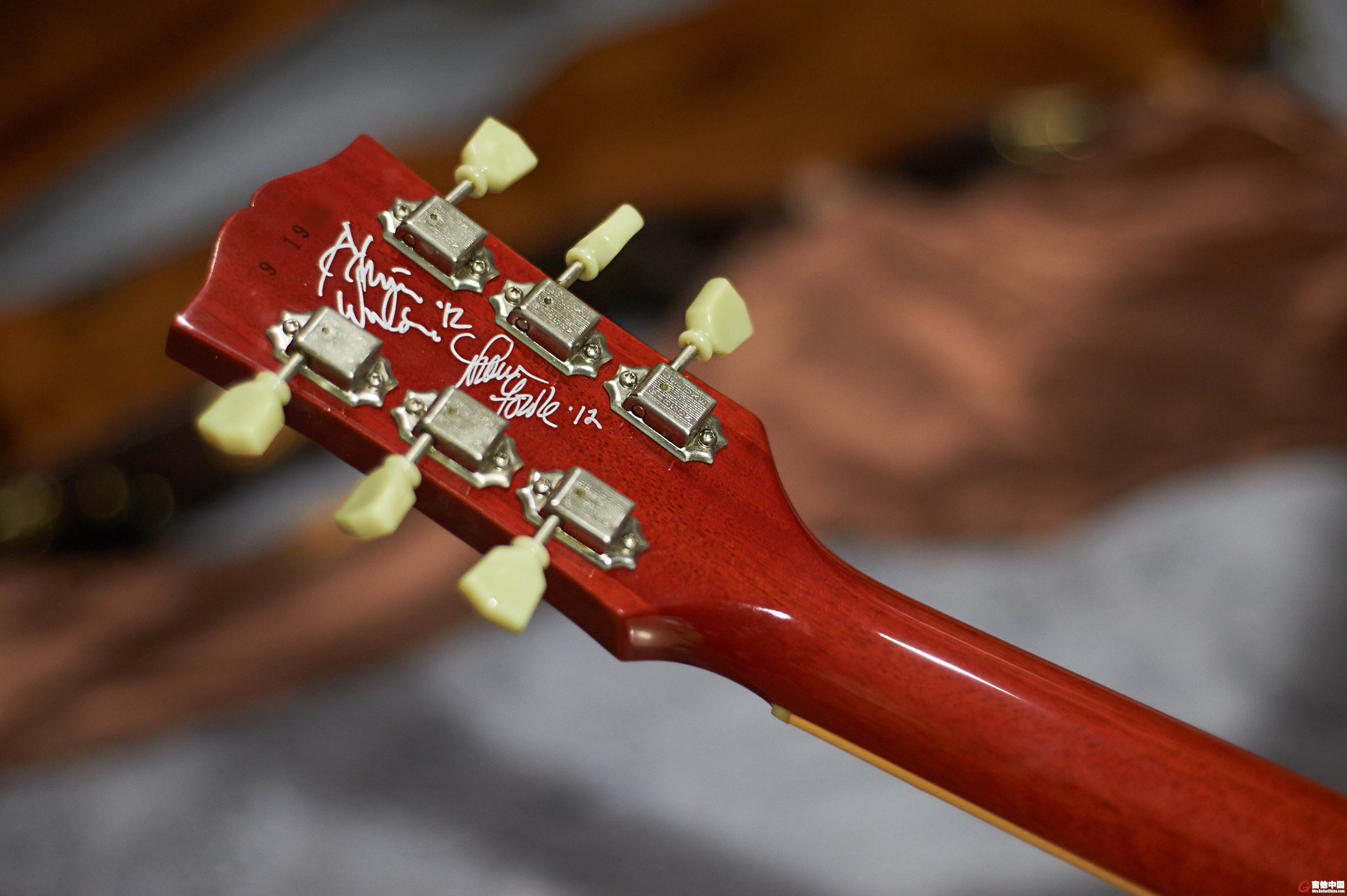 r90873.jpg