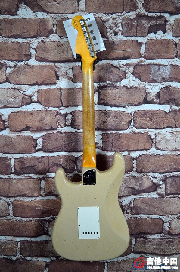 Fender_Custom_Shop_Postmodern_Stratocaster_Journeyman_Relic_Desert_Sand-005__337.jpg