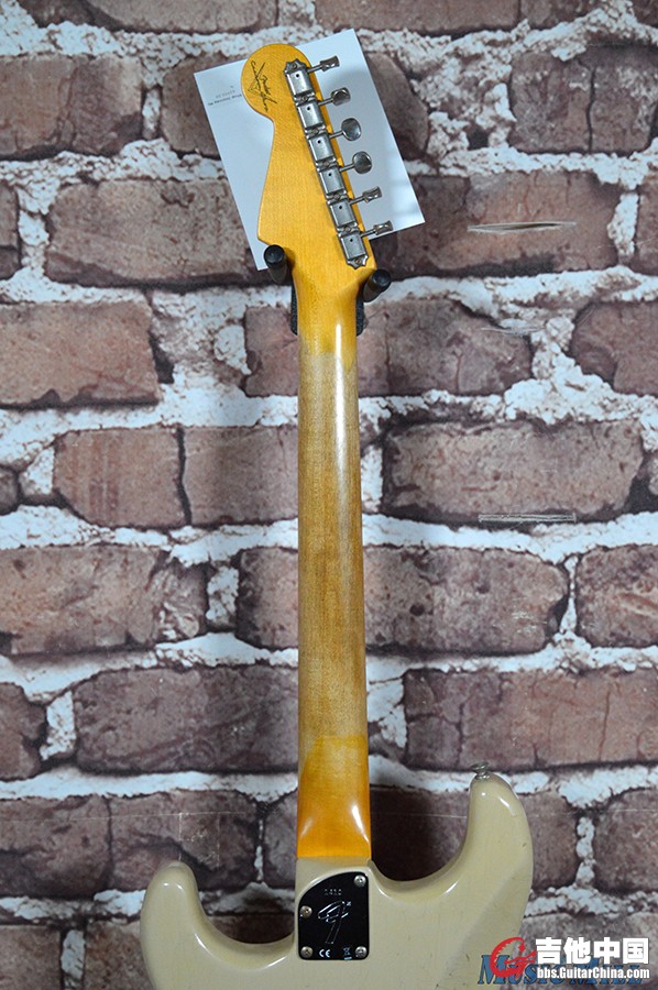 Fender_Custom_Shop_Postmodern_Stratocaster_Journeyman_Relic_Desert_Sand-004__825.jpg