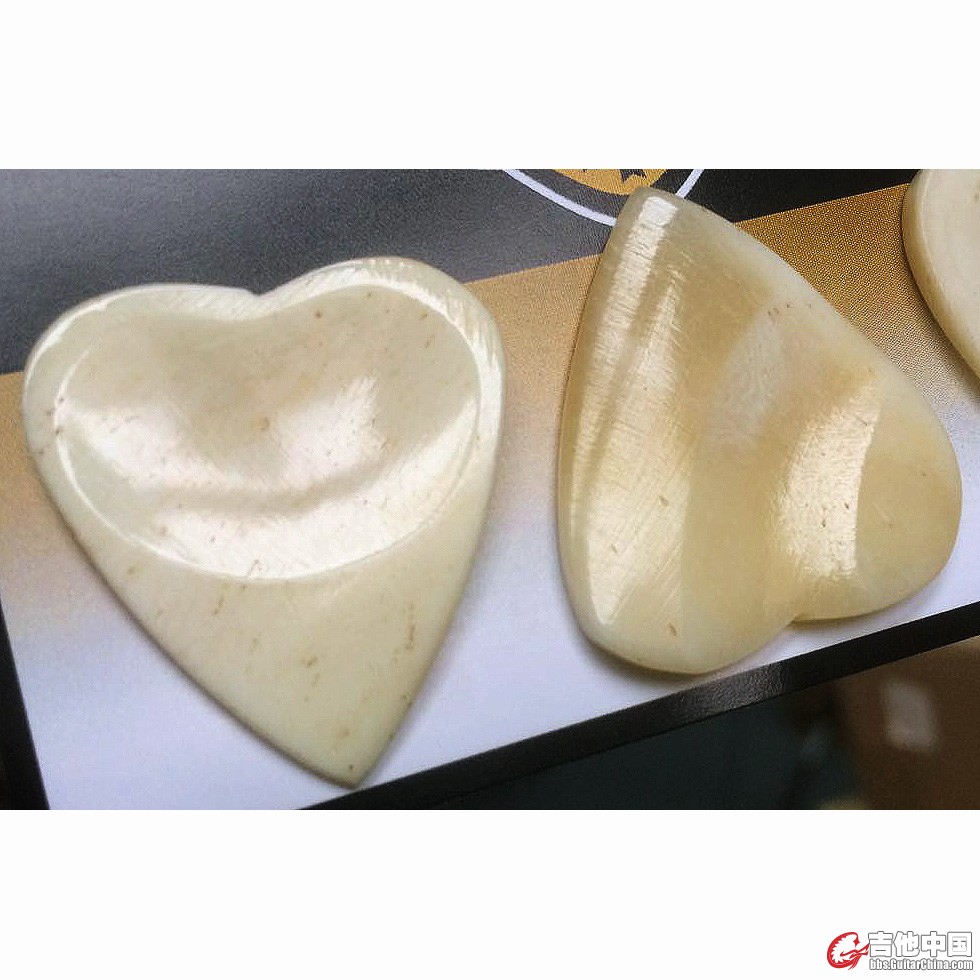 雕刻家爱心水牛骨.jpg