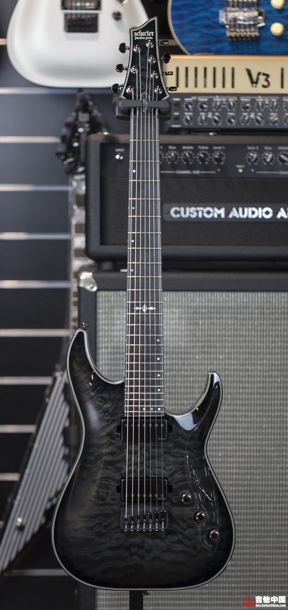 这个也是韩产schecter种的旗舰型号，型号：Hellraiser Hybrid C-7  颜色：透明黑渐变(TBB) （ Trans Black  ...