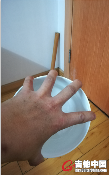 鹰爪功同样练四指拉伸.png