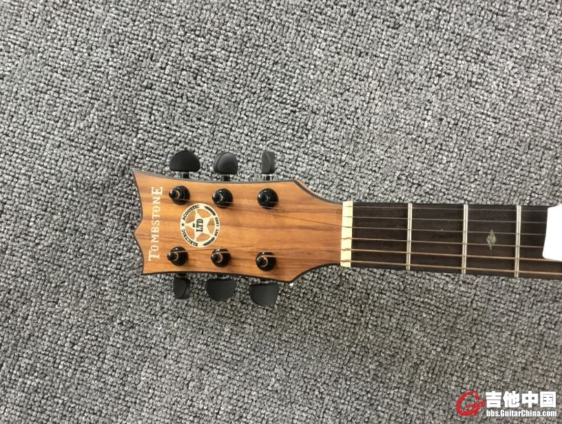 低调冷酷的琴头和哑光旋钮，有点tombstone墓碑的味道