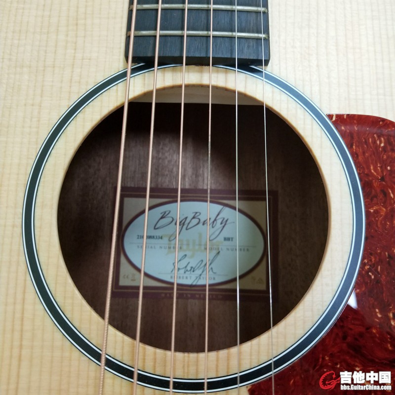 音孔和指板粘合部位微小掉漆
