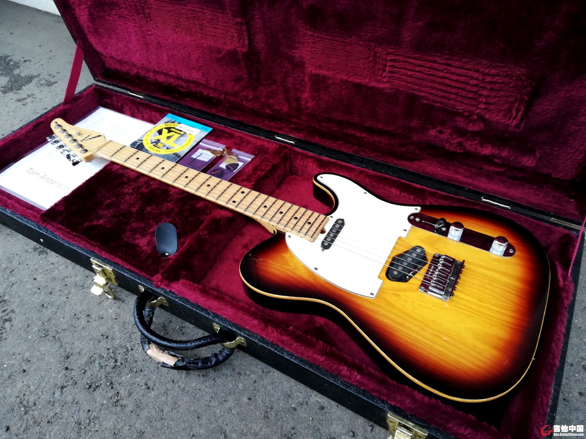 4.Tom Anderson Hollow T Classic