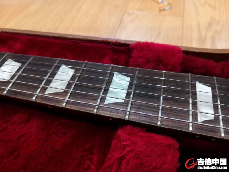 nEO_IMG_GIBSON9.jpg