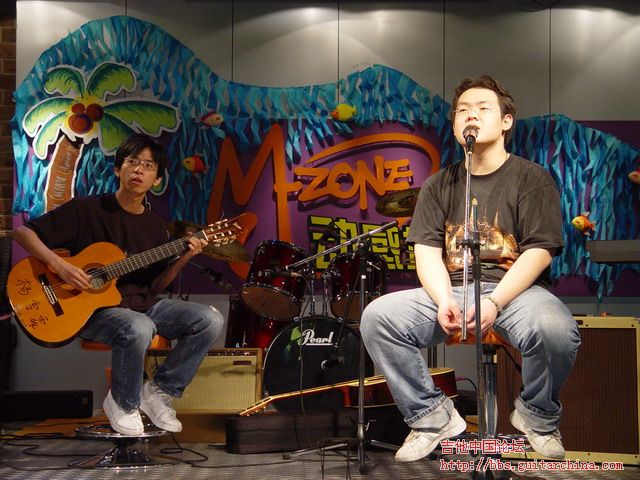 吉他伴唱