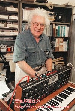 bob_moog%20web%20size.jpg