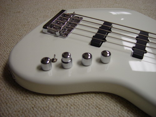 2007SquireJazzDeluxe5String006.jpg