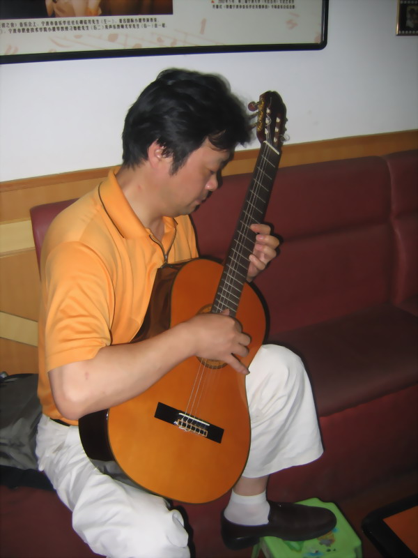 我在演奏南美舞曲<卡娜雷欧斯>