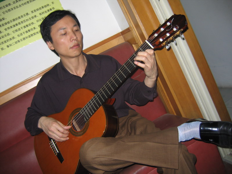 孙老师在演奏我的MASTER--1630 手工全板琴