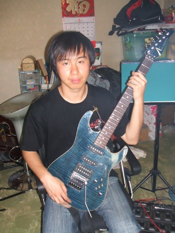 Tom Anderson guitar.JPG