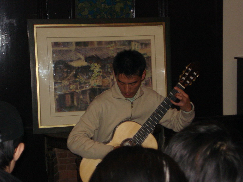 06 专注地演奏[1].JPG