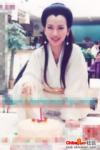 芝姐妆还没画好.jpg