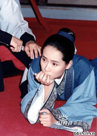 这张应该是第三集里，许仙因涉嫌偷银库，在衙门被打.jpg