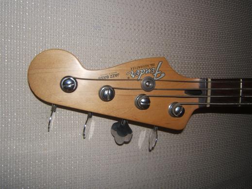 fender bass m2.JPG