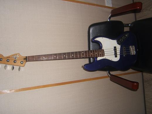 fender bass m1.JPG