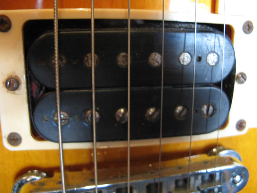  拾音器被换成了SEYMOUR DUNCAN，原来的还在，店家可以换上