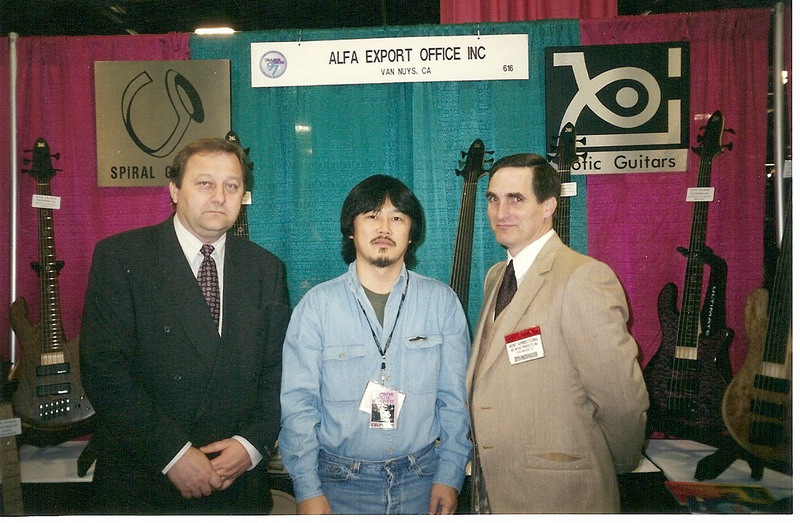 左起是kent armstrong欧洲代理，中间是xotic 的老板日本人，右面是kent armstrong本人。