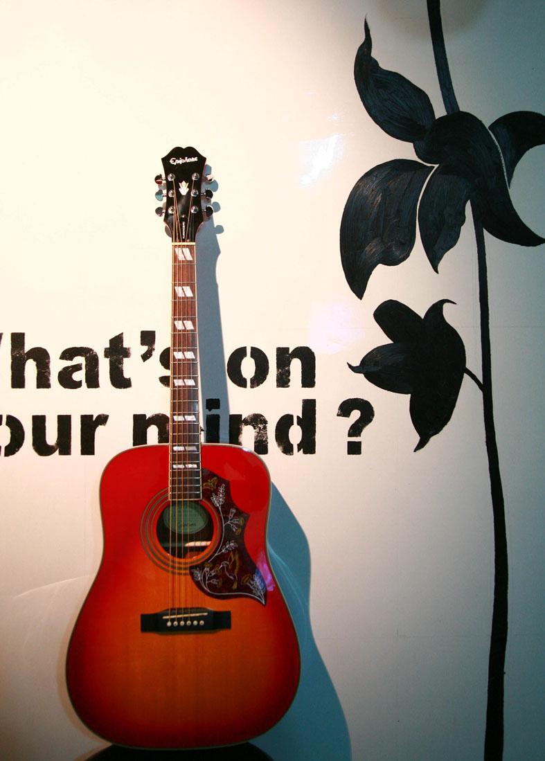 Epiphone_Hummingbird_001.JPG