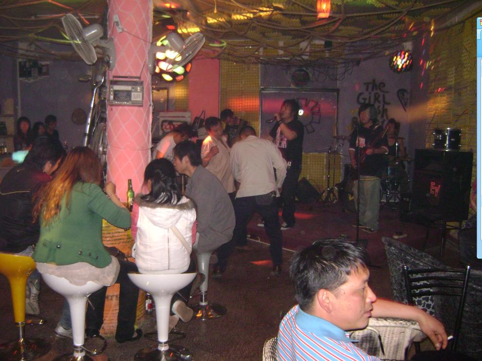 LAZY QUEENS 在COCA CLUB