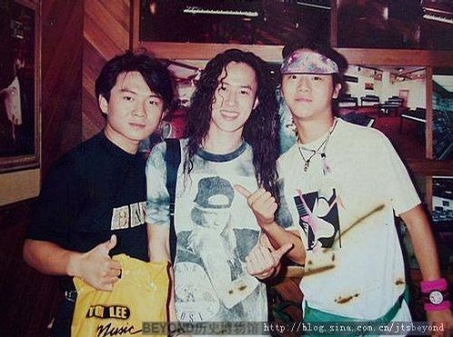 去香港一定得去痛里琴行.