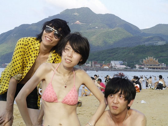 摇滚私密照--比基尼美女.jpg