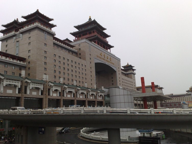 直接过马路，西站，去郑州了。。。。