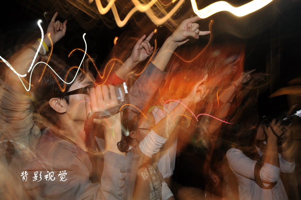 气氛同样热烈