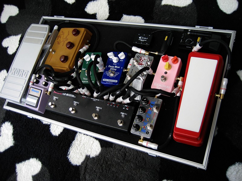 Pedal Board.JPG