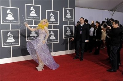 capt.d0b60e3ad18b478abc1d2711ecdb1977.grammy_awards_arrivals_cadc137.jpg