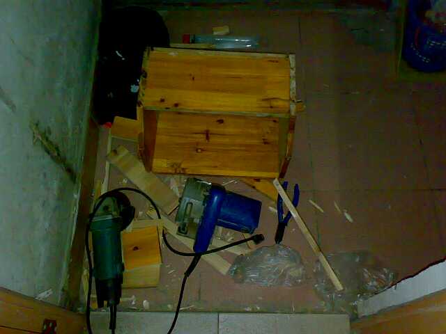 开始做壳子，感谢老板的工具20100309.jpg