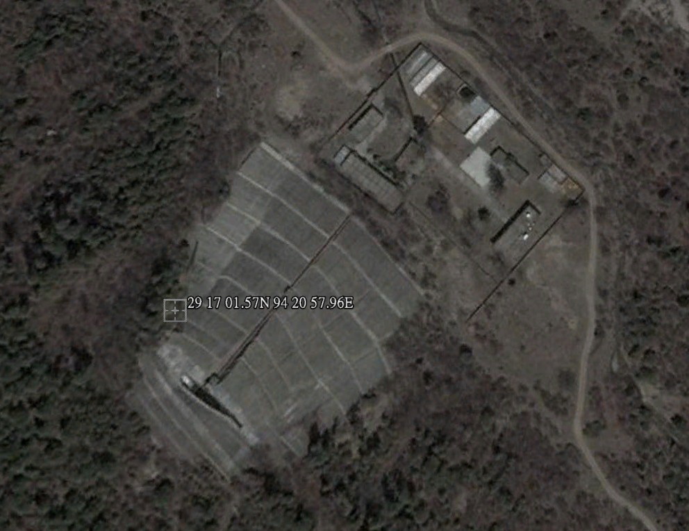 传说中的方舟建造地点 这个看起来像是入口 或者是有东西遮住的