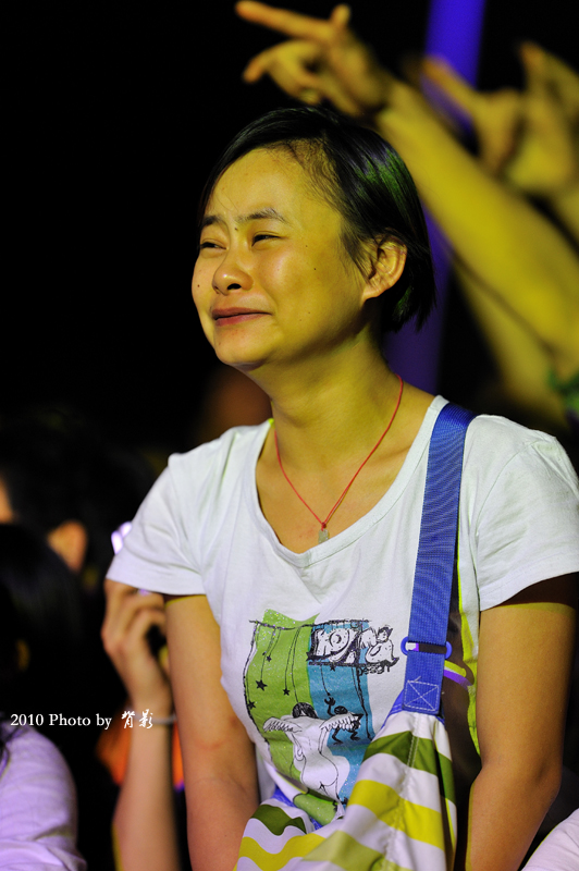何勇的超级女乐迷感动落泪