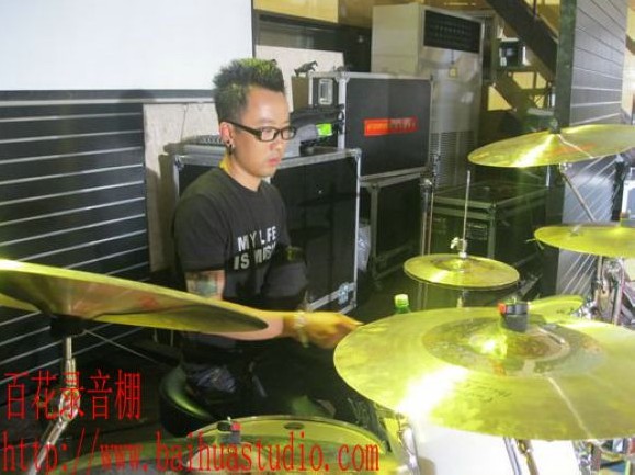 2010年6月6日，国内著名鼓手大伟在百花.jpg