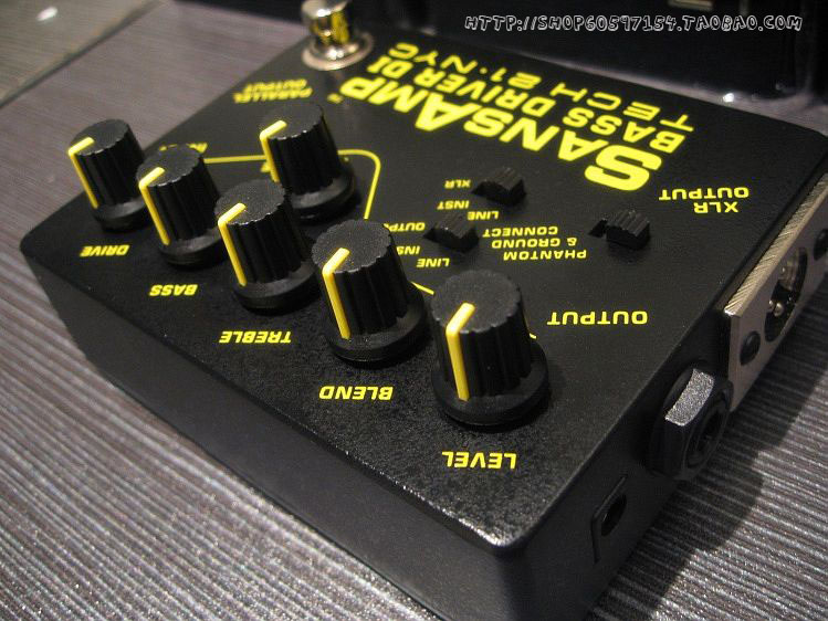 TECH21BASS副本.jpg