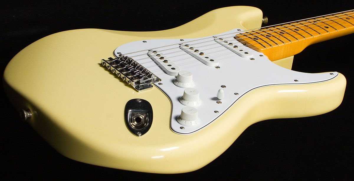 fender-custom  limited  reverse   strat   closet   classic.jpg