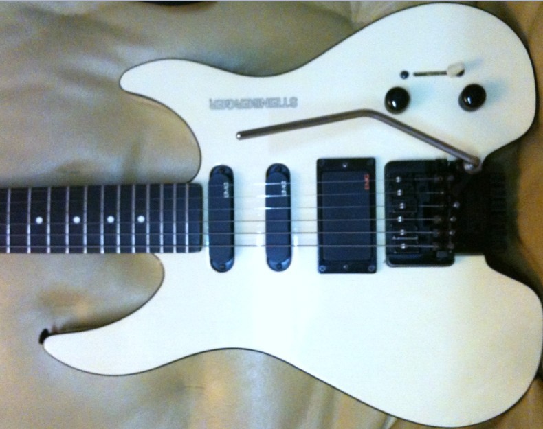 最喜欢白色的guitar