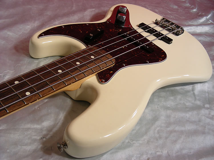 Fender 62 Reissue Jazz Bass (7).jpg