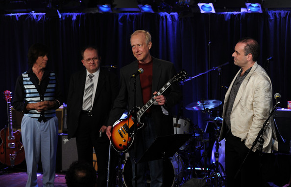 Jeff+Beck+Commemorates+Les+Paul+95th+Birthday+WhYws5O2ECpl.jpg