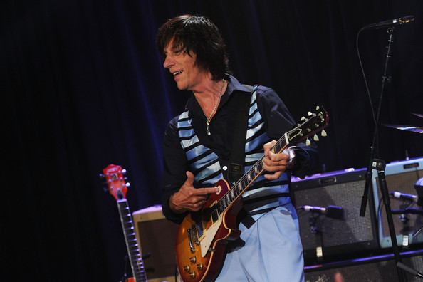 Jeff+Beck+Commemorates+Les+Paul+95th+Birthday+d0bSShXftOpl.jpg