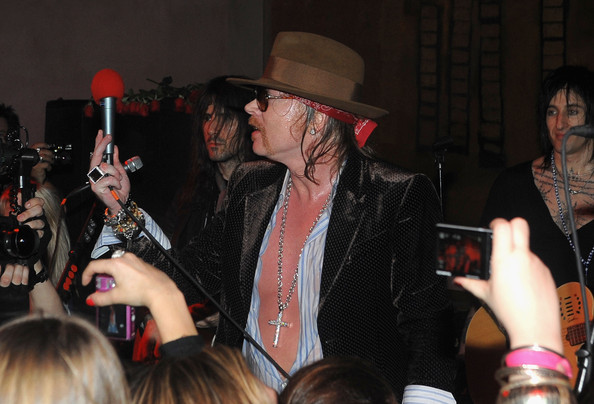 Guns+N+Roses+Live+Nur+Khan+Rose+Bar+Sessions+5CjNzefT_VLl.jpg
