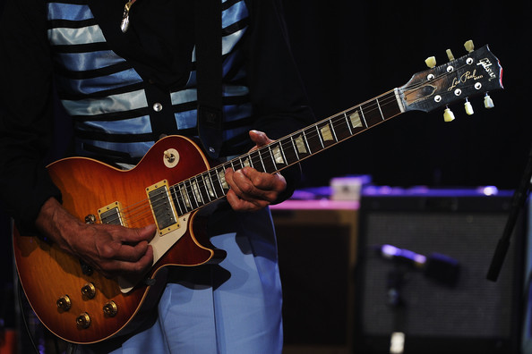 Jeff+Beck+Commemorates+Les+Paul+95th+Birthday+QCwkyroUmYIl.jpg