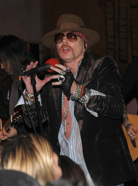 Guns+N+Roses+Live+Nur+Khan+Rose+Bar+Sessions+a543A7bCA_gl.jpg