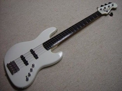 2007SquireJazzDeluxe5String001.jpg