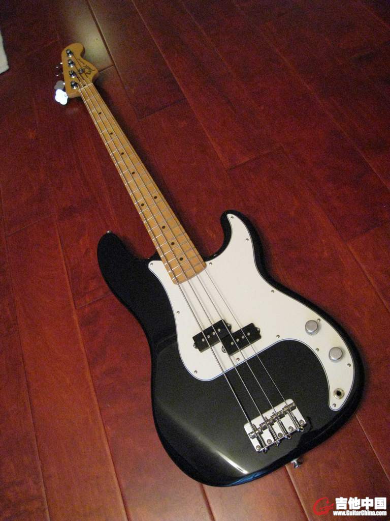 Fender Standard Precision Bass 014-6102-306.jpg