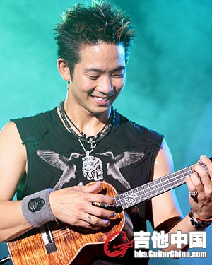 Jake Shimabukuro.jpg